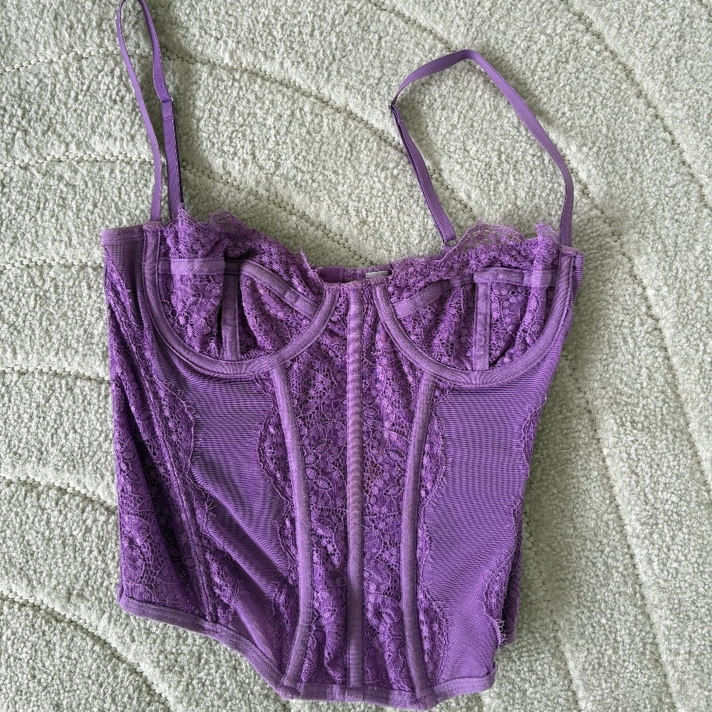 Lace corset tops - Picture 3 of 3